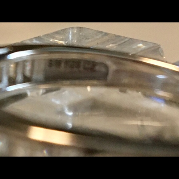 Gorgeous New Diamonique Solitaire Baguette ring❤️ - Picture 5 of 5